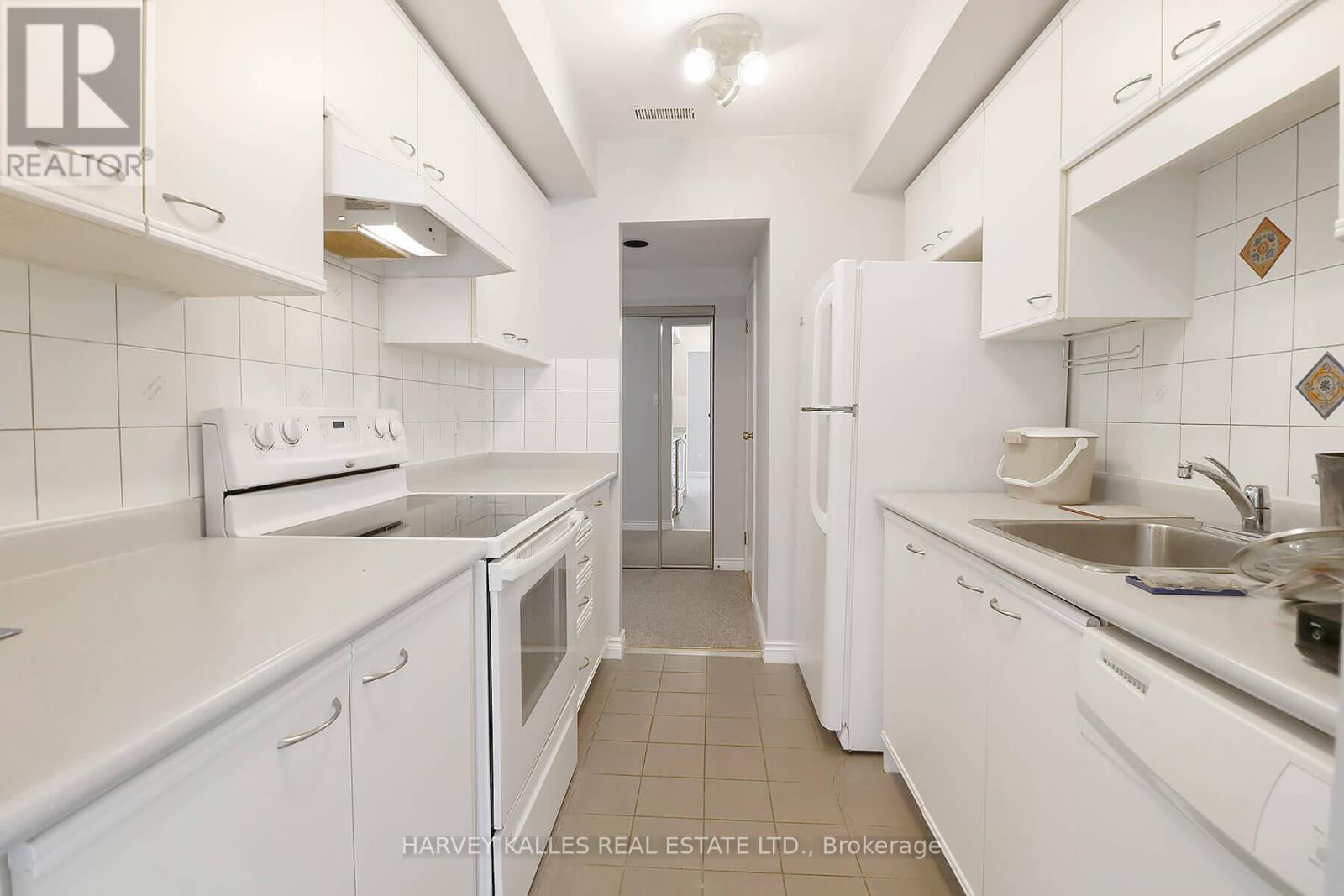 Photo 14 of B 1422 Bayview Avenue, Toronto ON