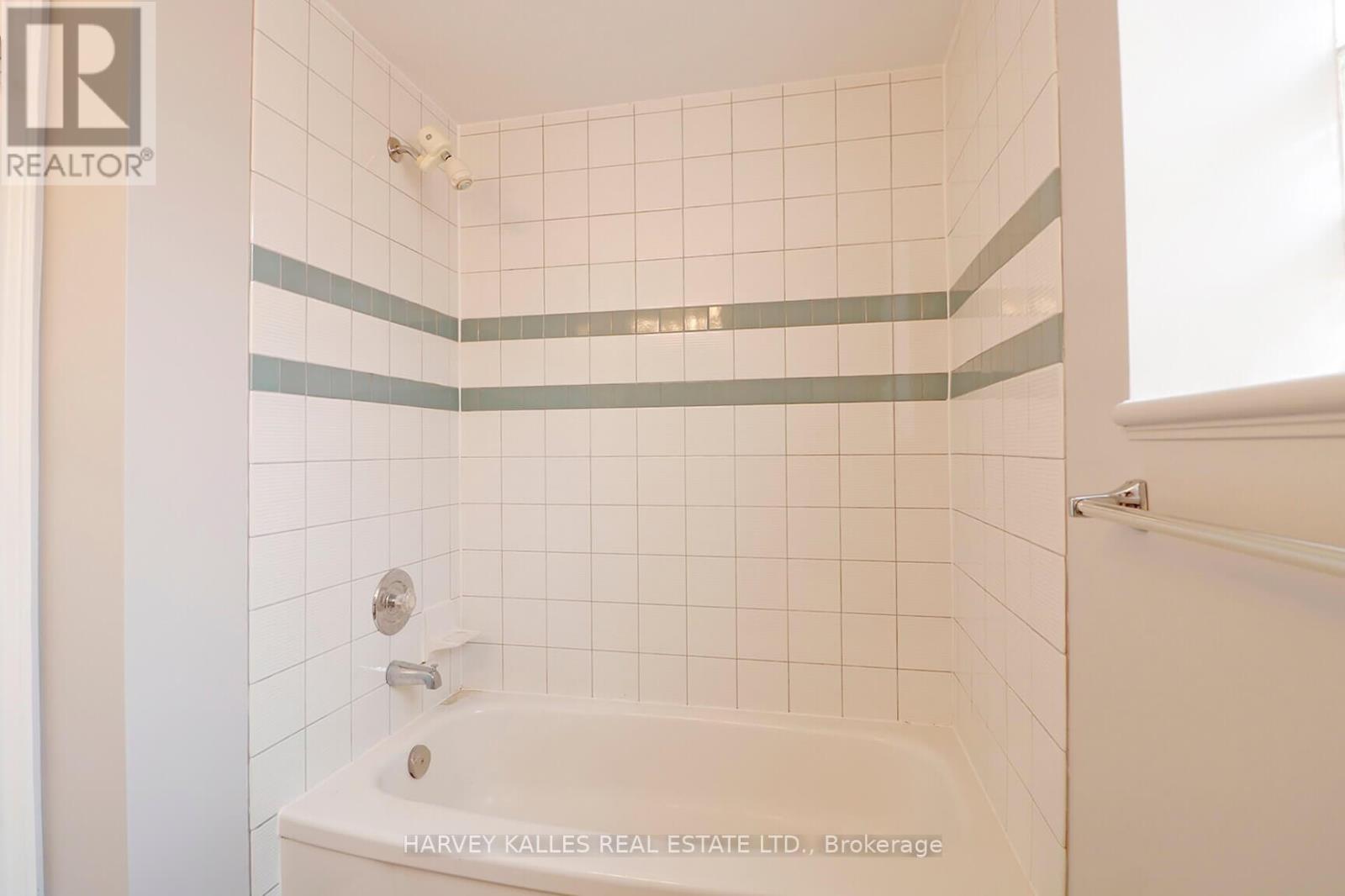 Photo 13 of B 1422 Bayview Avenue, Toronto ON