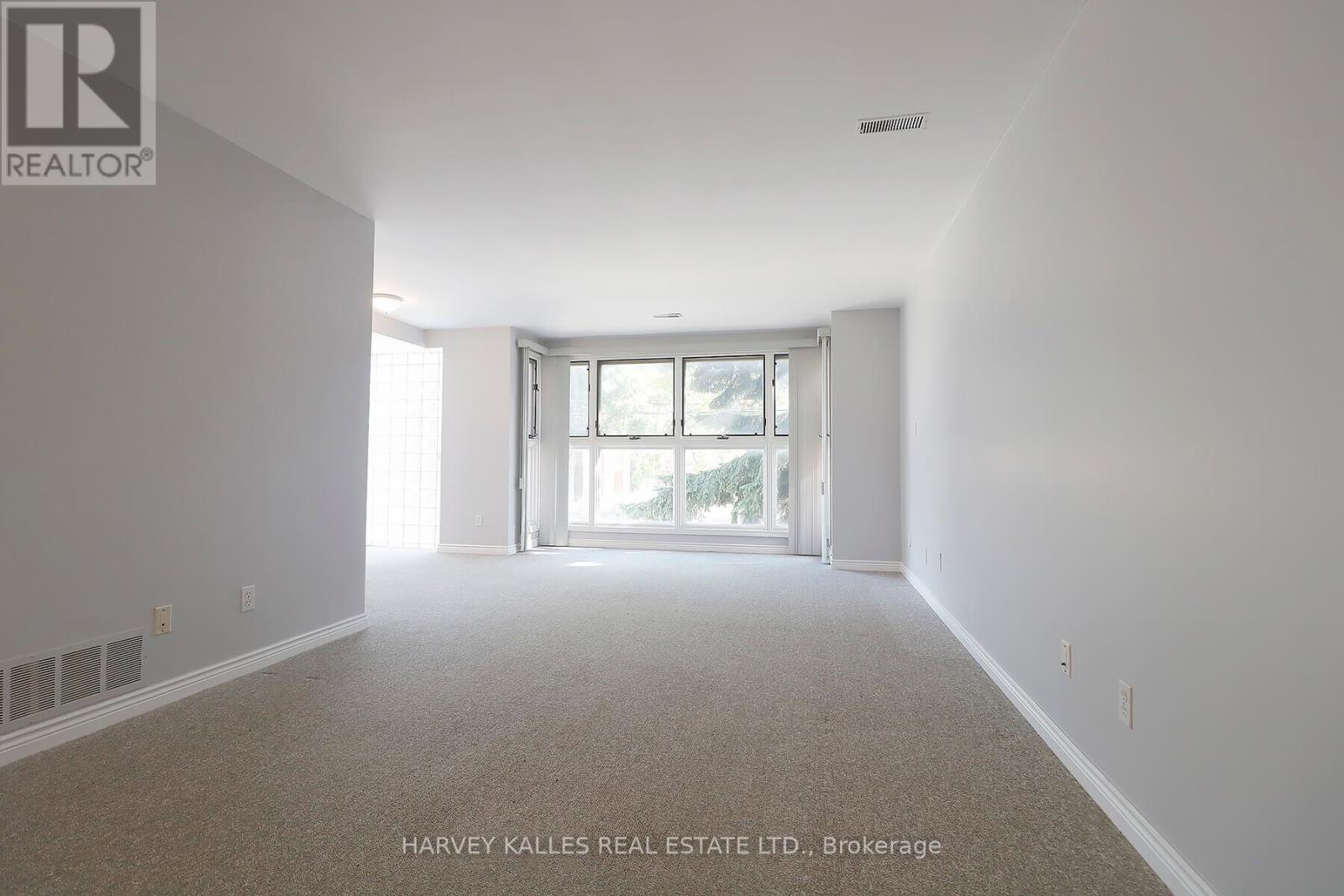 Photo 5 of B 1422 Bayview Avenue, Toronto ON