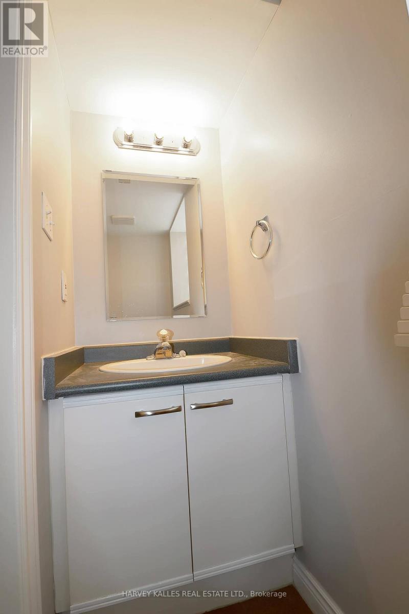 Photo 8 of B 1422 Bayview Avenue, Toronto ON