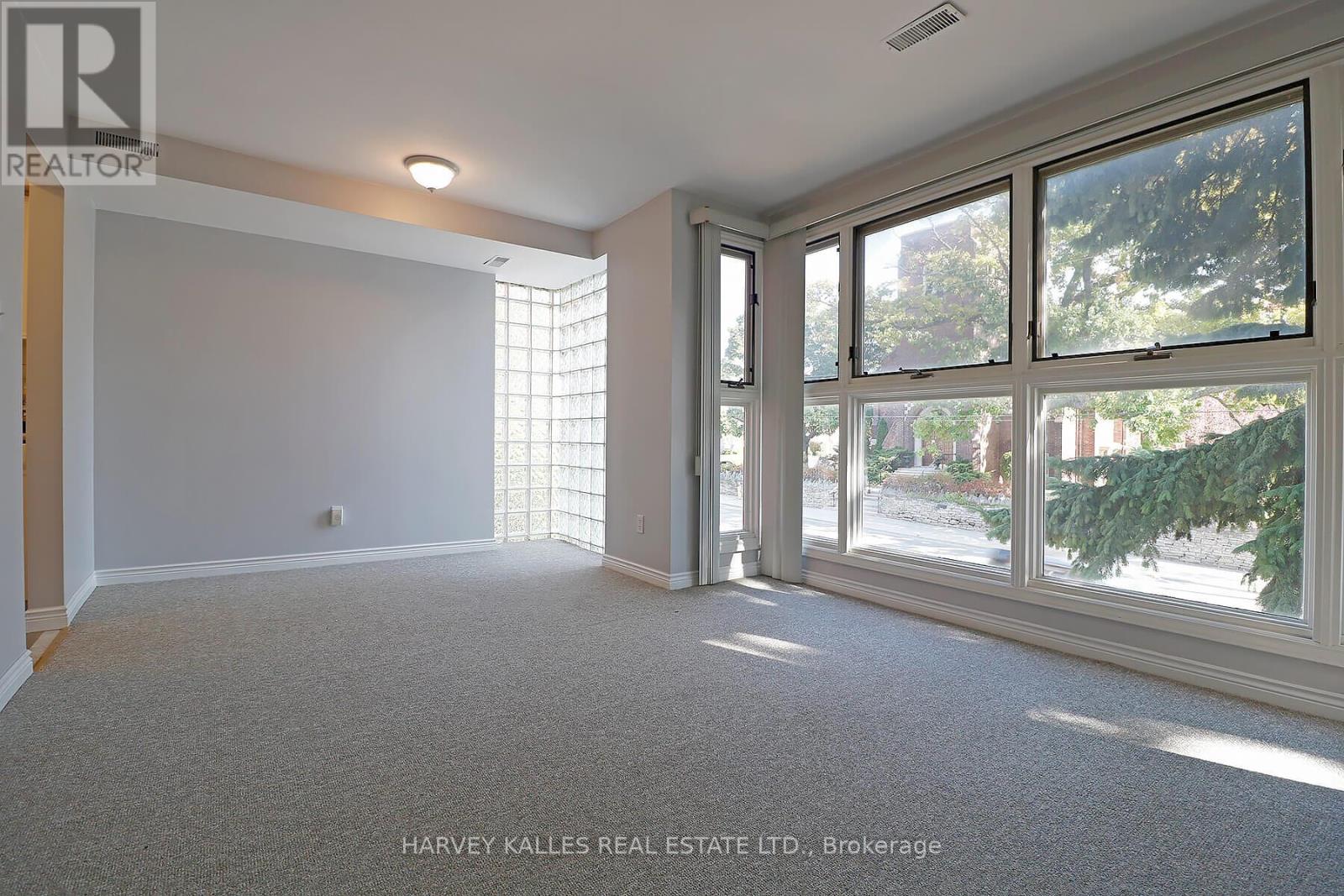 Photo 2 of B 1422 Bayview Avenue, Toronto ON