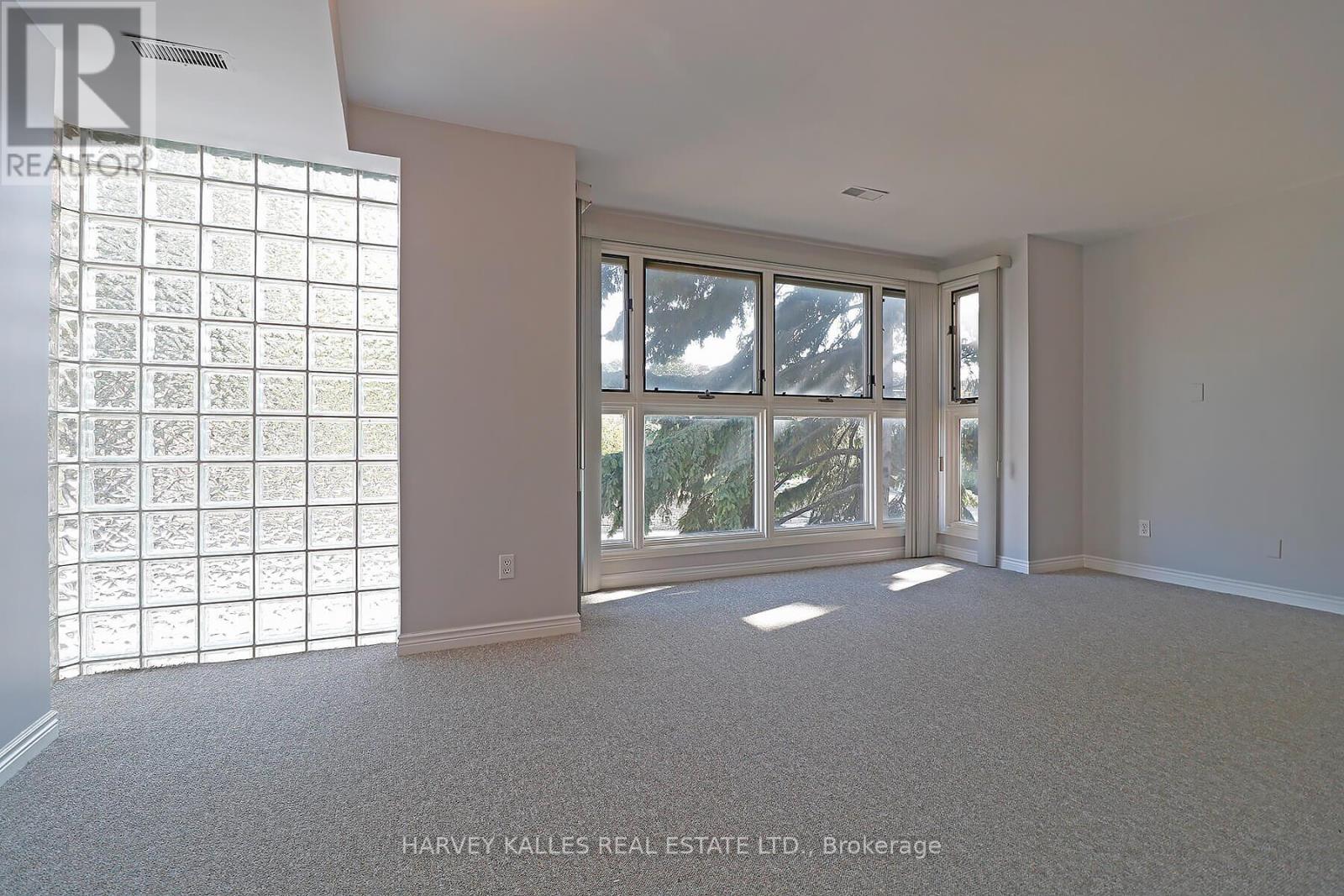 Photo 11 of B 1422 Bayview Avenue, Toronto ON