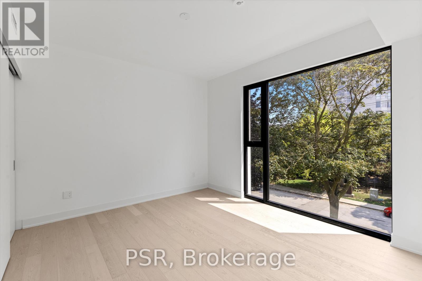 Photo 10 of 304 200 Keewatin Avenue, Toronto ON