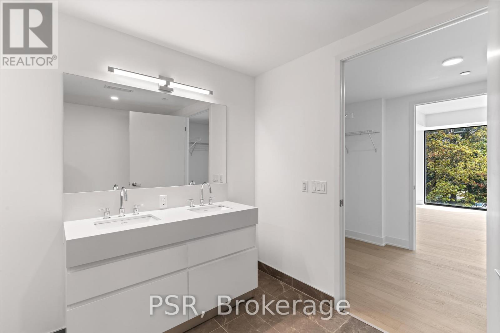 Photo 3 of 304 200 Keewatin Avenue, Toronto ON