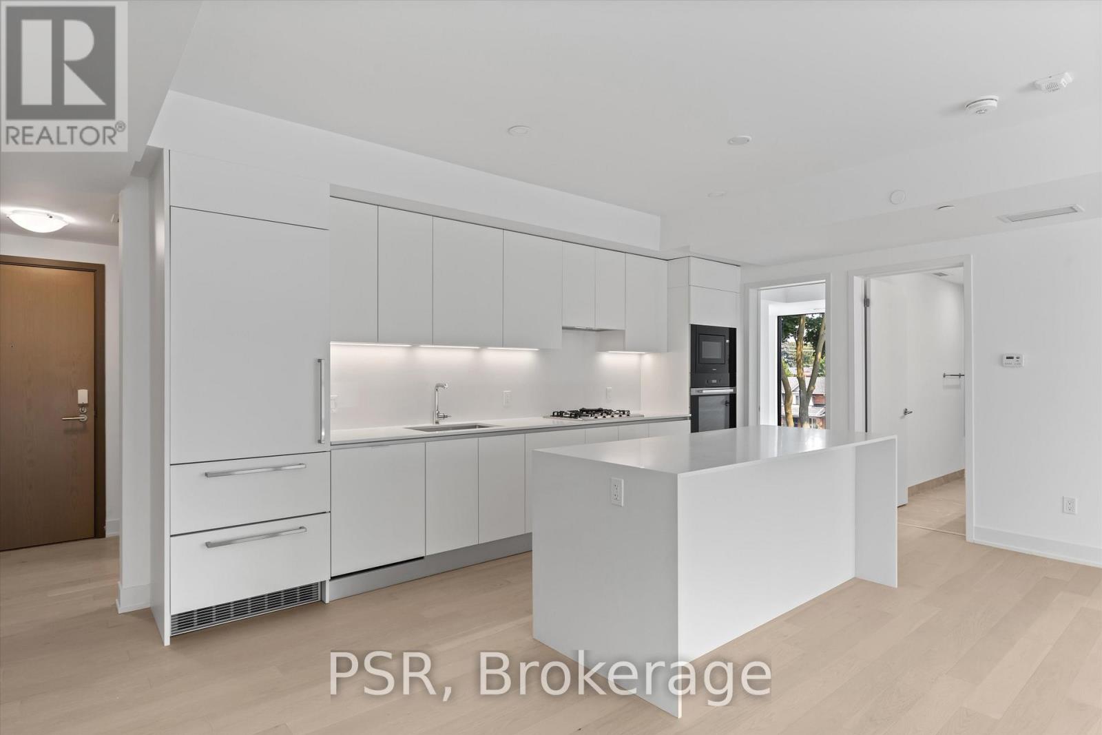 Photo 5 of 304 200 Keewatin Avenue, Toronto ON