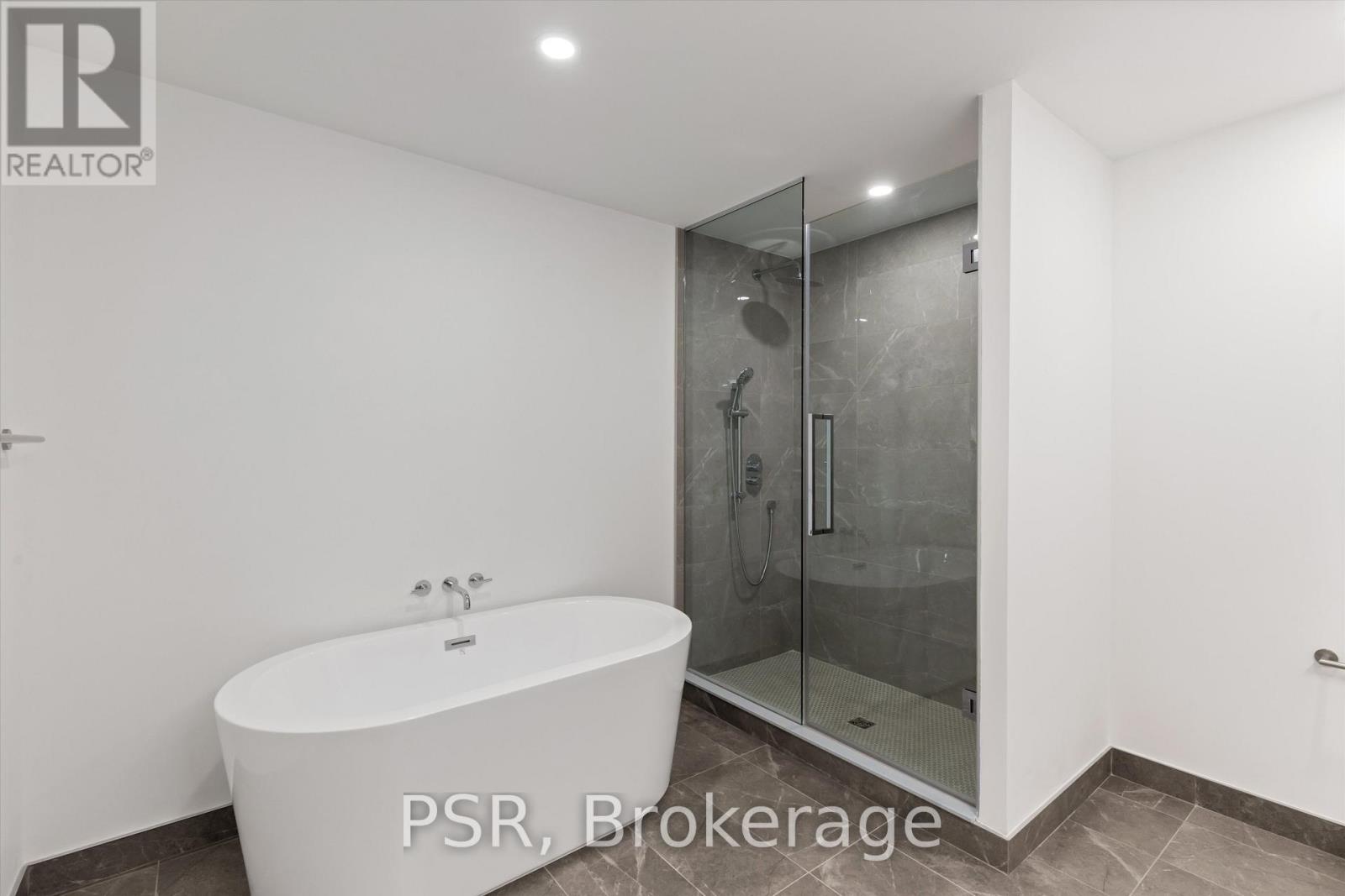 Photo 2 of 304 200 Keewatin Avenue, Toronto ON