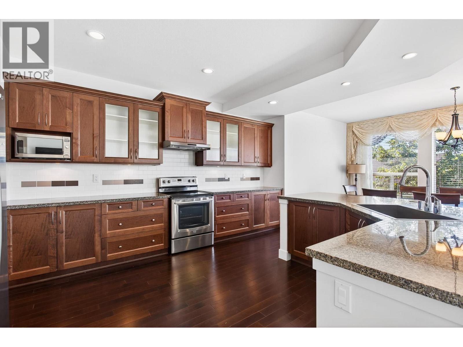 Photo 13 of 3406 Derbyshire Avenue, Coquitlam BC