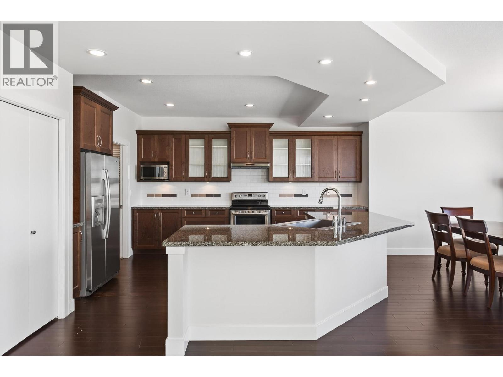 Photo 10 of 3406 Derbyshire Avenue, Coquitlam BC