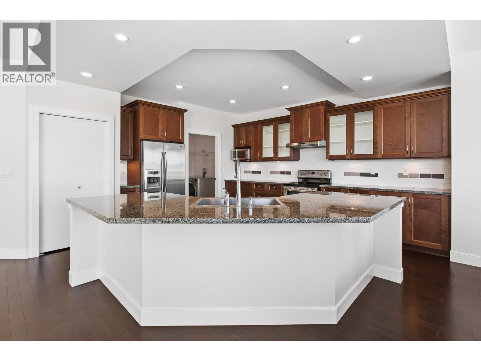Photo 11 of 3406 Derbyshire Avenue, Coquitlam BC