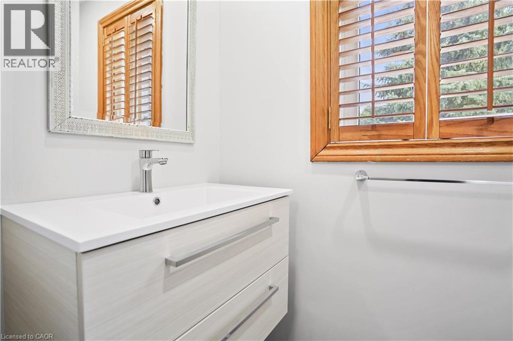 Photo 32 of 616 Rummelhardt Drive, Waterloo ON