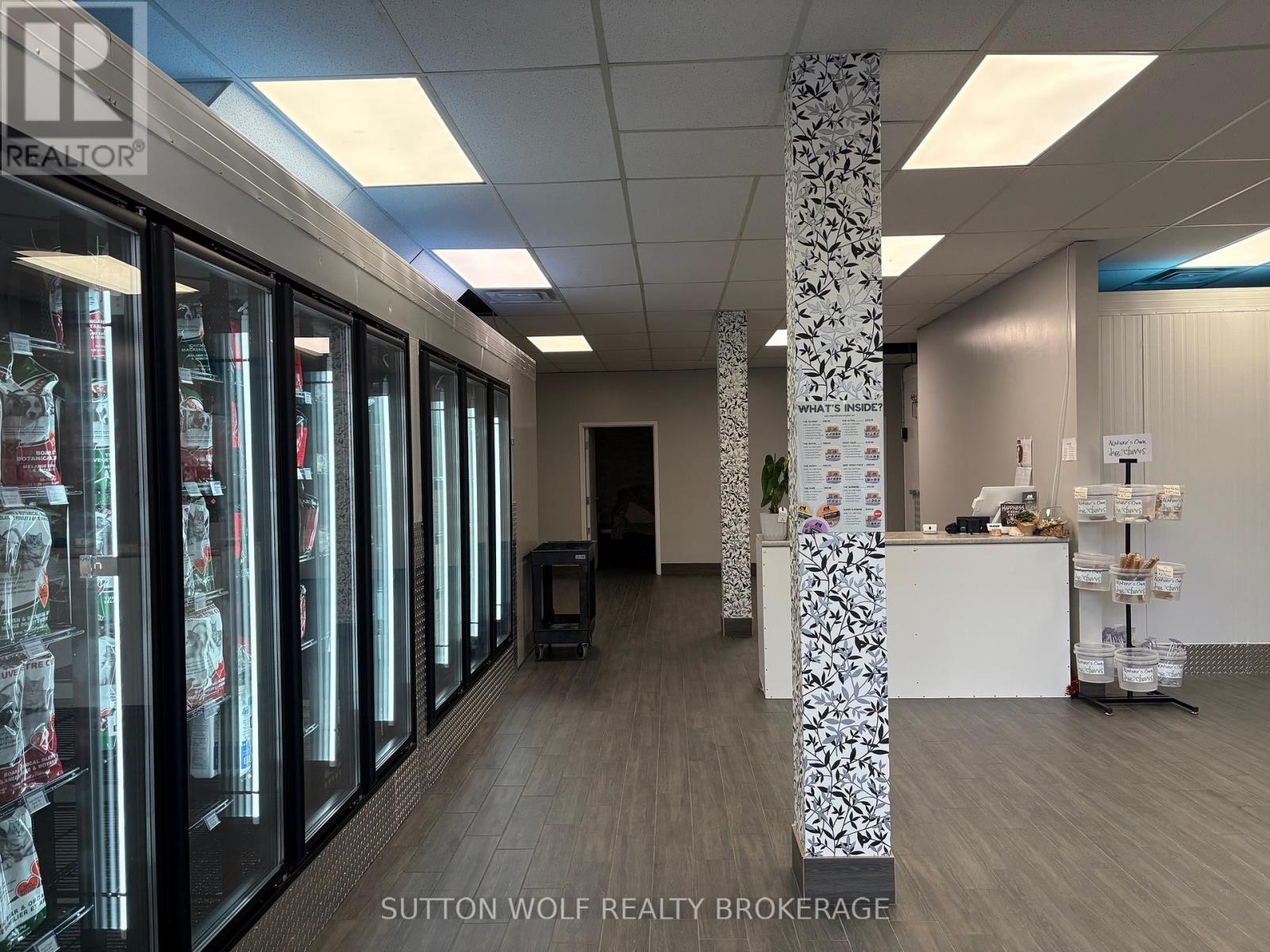 Photo 2 of 1009 Talbot Street Nw, St Thomas ON