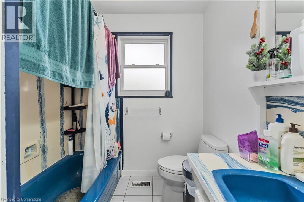 Photo 3 of 611 Pinegrove Road, Oakville ON