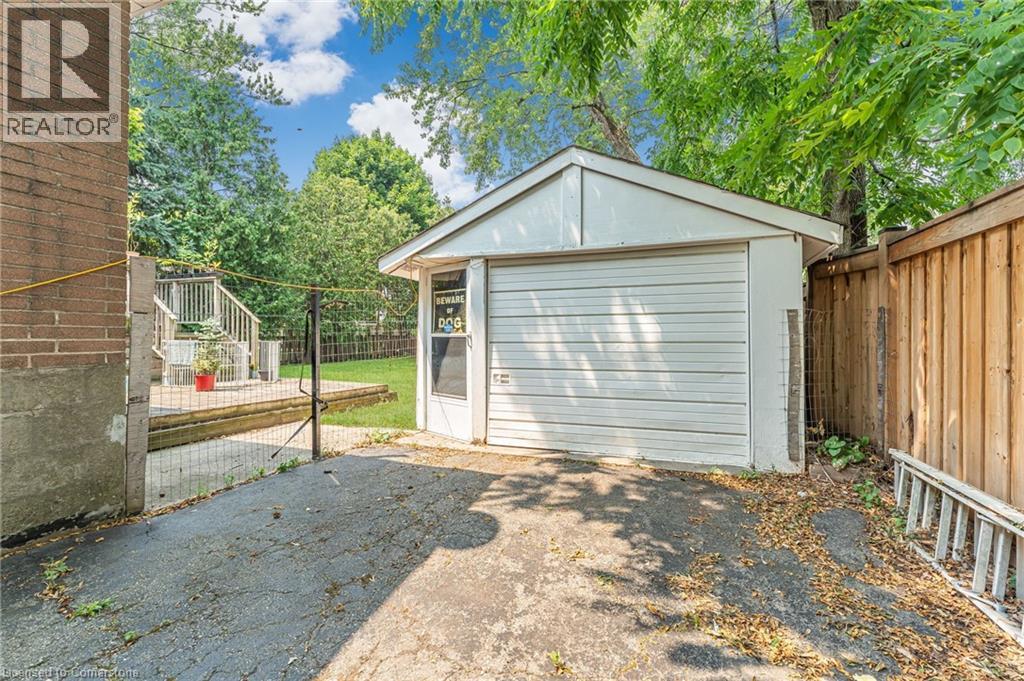 Photo 18 of 611 Pinegrove Road, Oakville ON