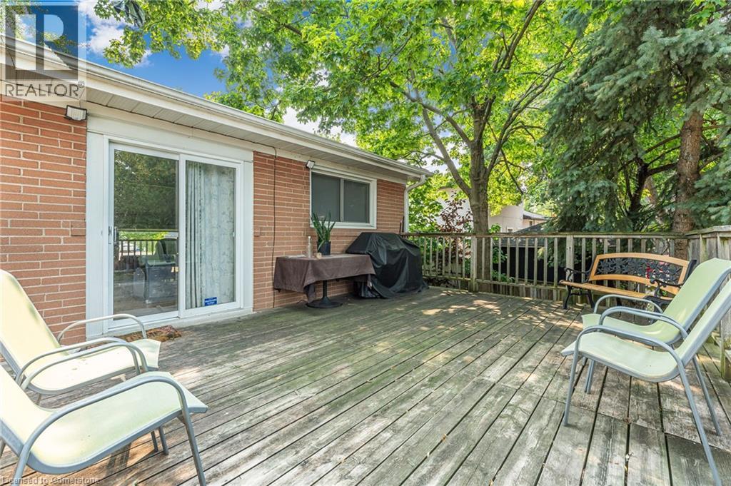 Photo 33 of 611 Pinegrove Road, Oakville ON