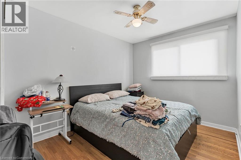 Photo 6 of 611 Pinegrove Road, Oakville ON