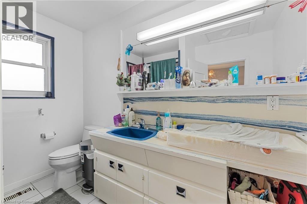 Photo 12 of 611 Pinegrove Road, Oakville ON