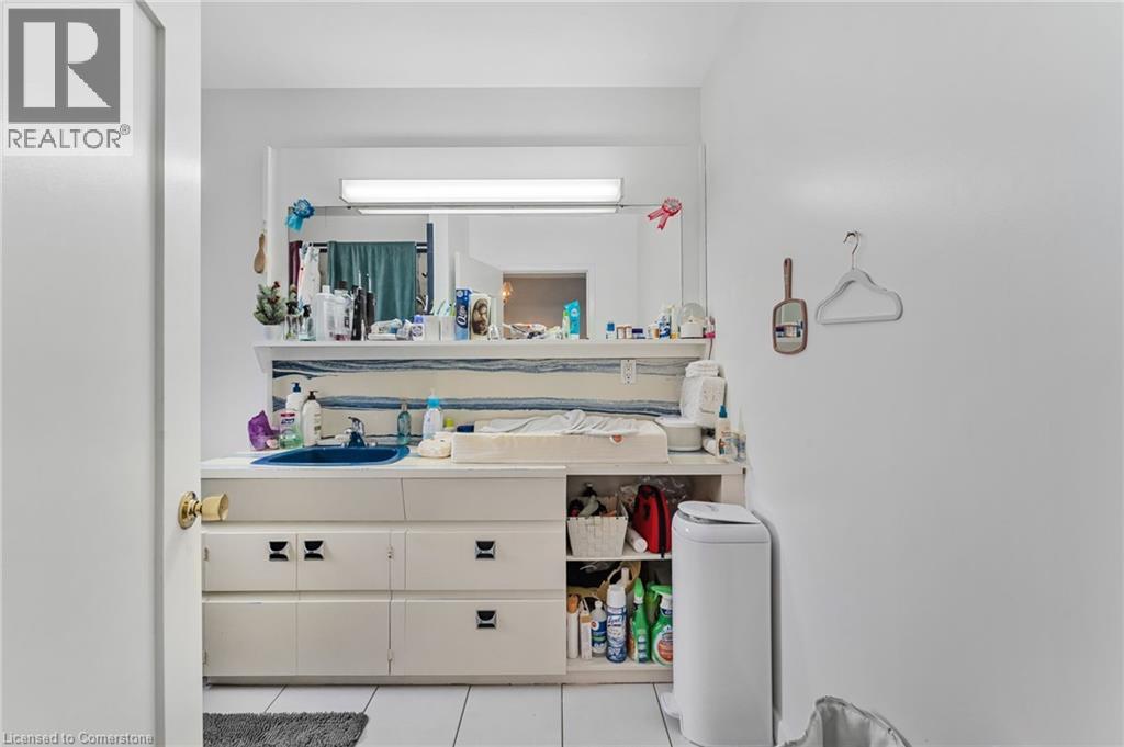 Photo 27 of 611 Pinegrove Road, Oakville ON