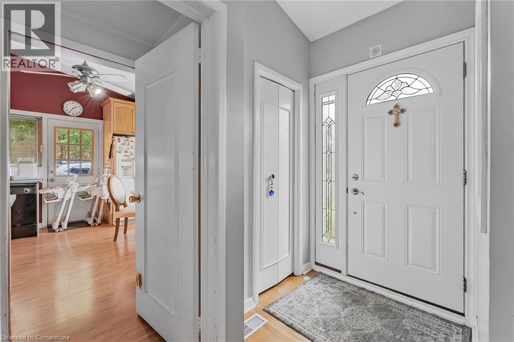 Photo 9 of 611 Pinegrove Road, Oakville ON