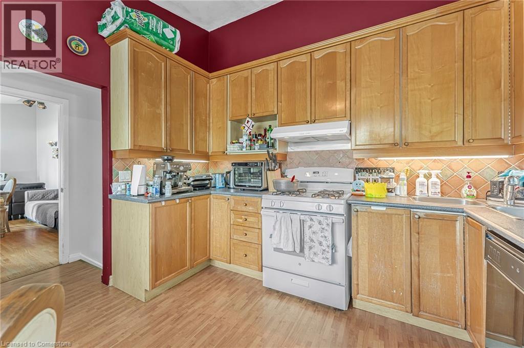 Photo 36 of 611 Pinegrove Road, Oakville ON