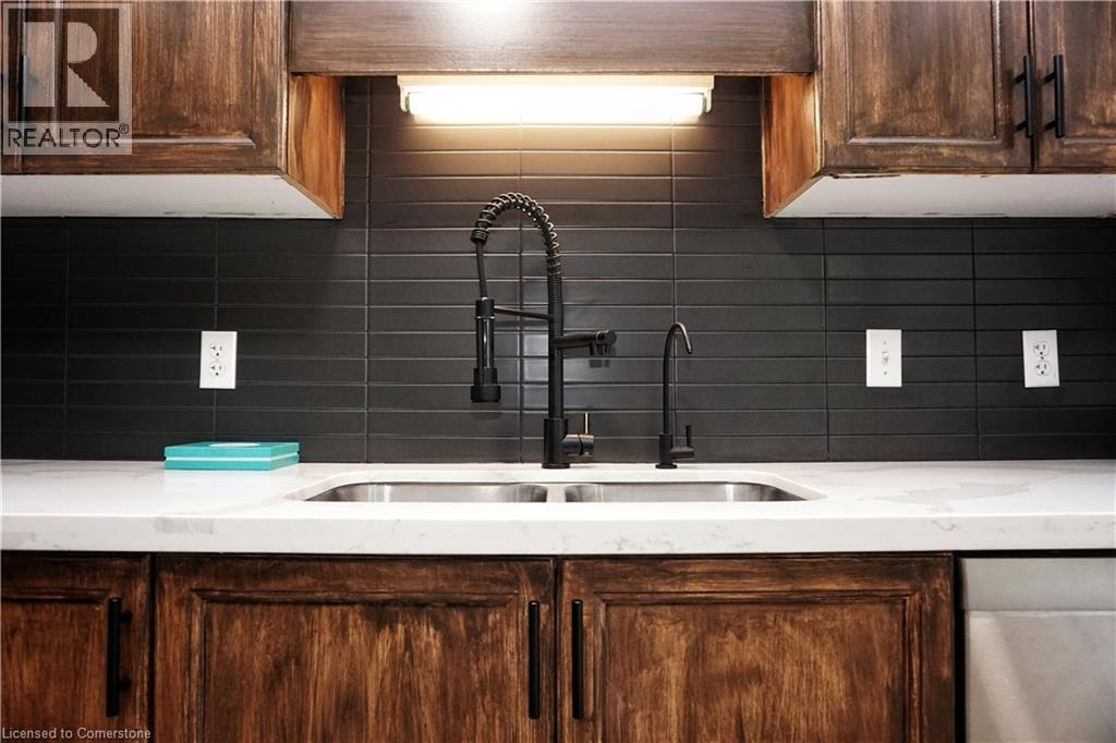 Photo 10 of 470 Annapolis Court, Waterloo ON