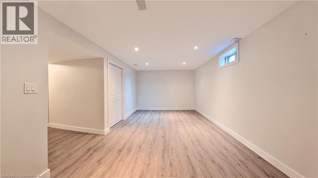 Photo 33 of 470 Annapolis Court, Waterloo ON