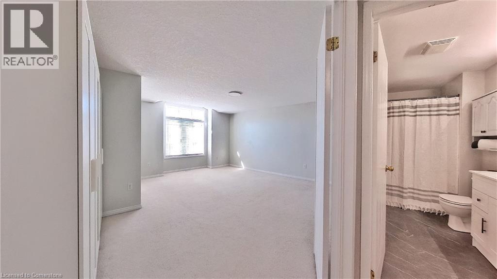 Photo 40 of 470 Annapolis Court, Waterloo ON