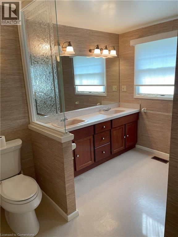Photo 10 of 30 Lanscott Place, Hamilton ON