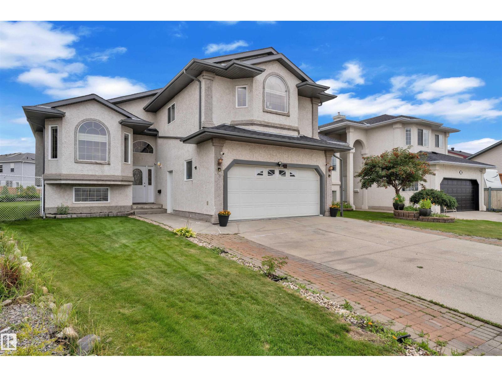 Photo 2 of 723 Kirkness Rd Nw, Edmonton AB