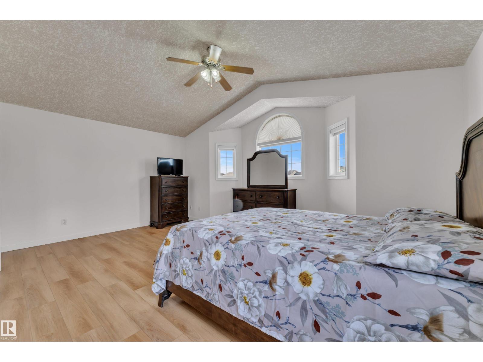 Photo 21 of 723 Kirkness Rd Nw, Edmonton AB