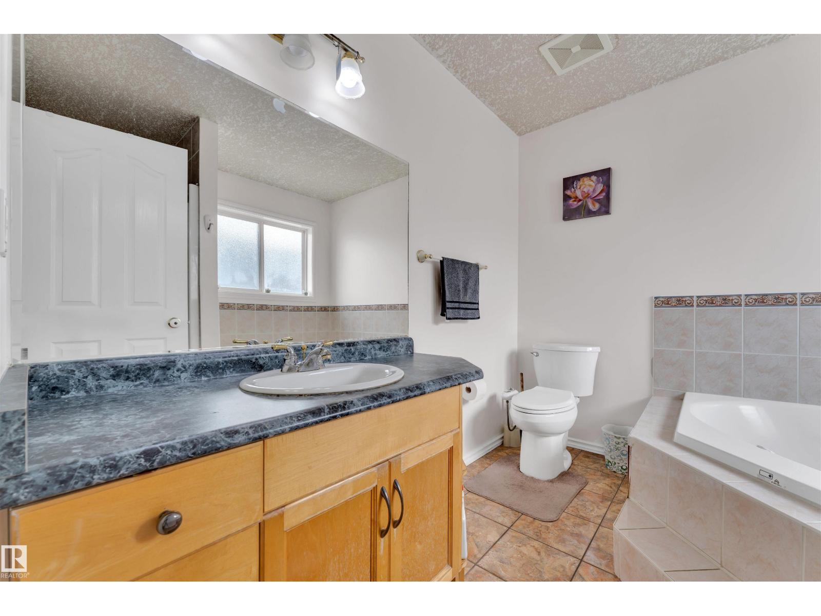 Photo 23 of 723 Kirkness Rd Nw, Edmonton AB