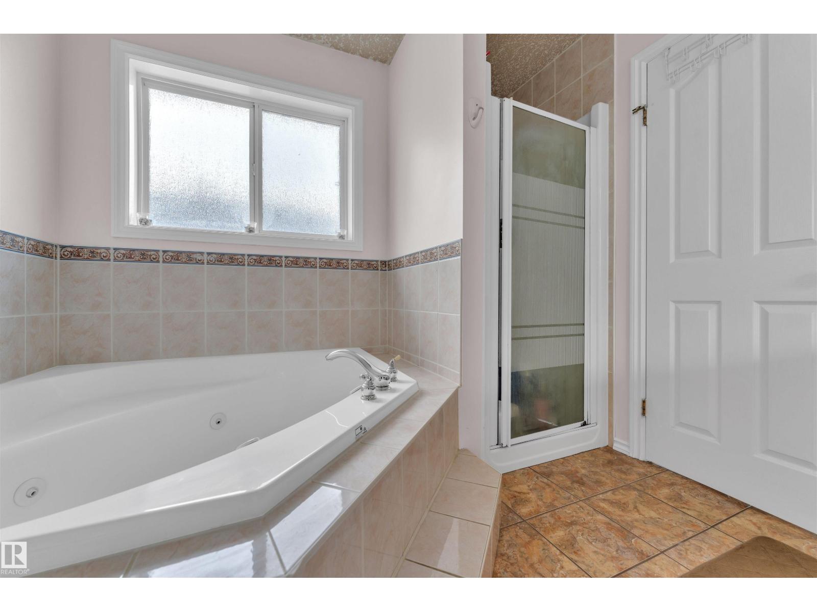 Photo 24 of 723 Kirkness Rd Nw, Edmonton AB