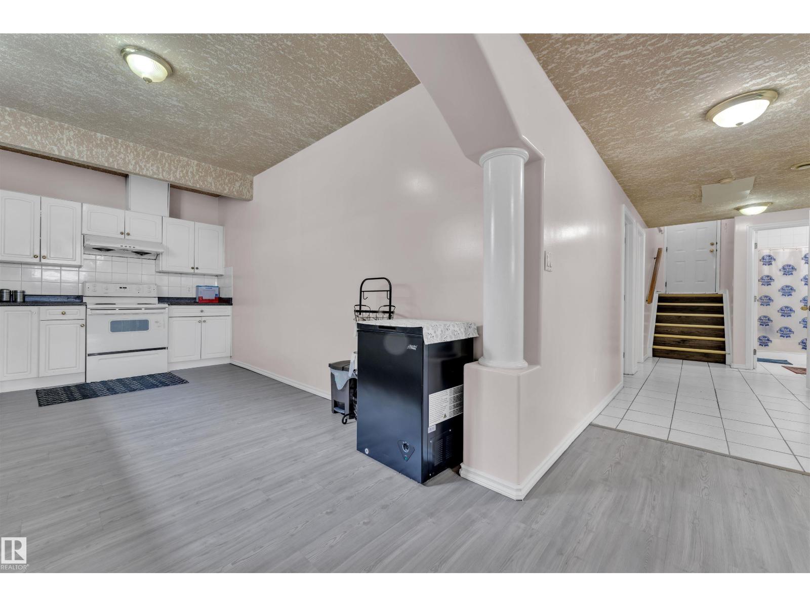 Photo 31 of 723 Kirkness Rd Nw, Edmonton AB