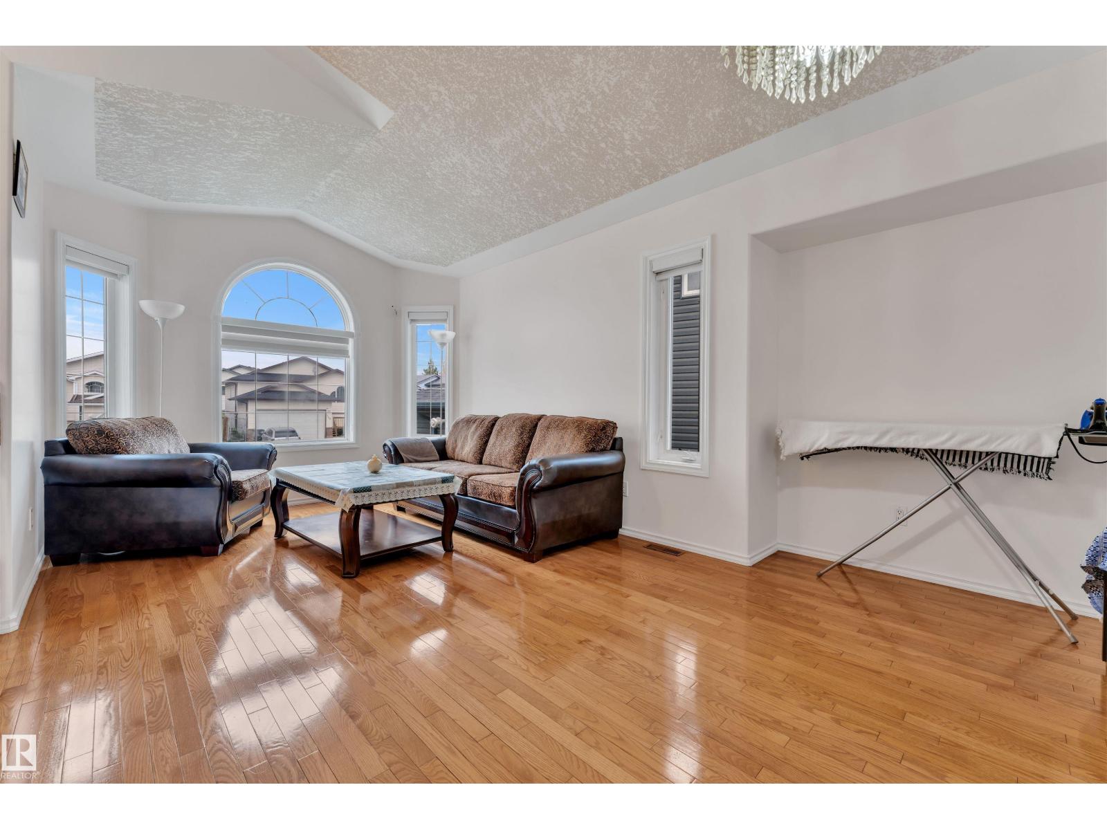 Photo 5 of 723 Kirkness Rd Nw, Edmonton AB