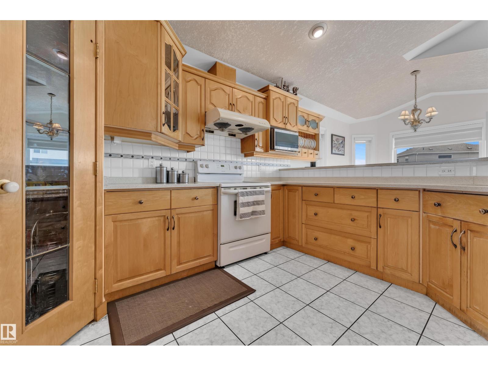 Photo 8 of 723 Kirkness Rd Nw, Edmonton AB