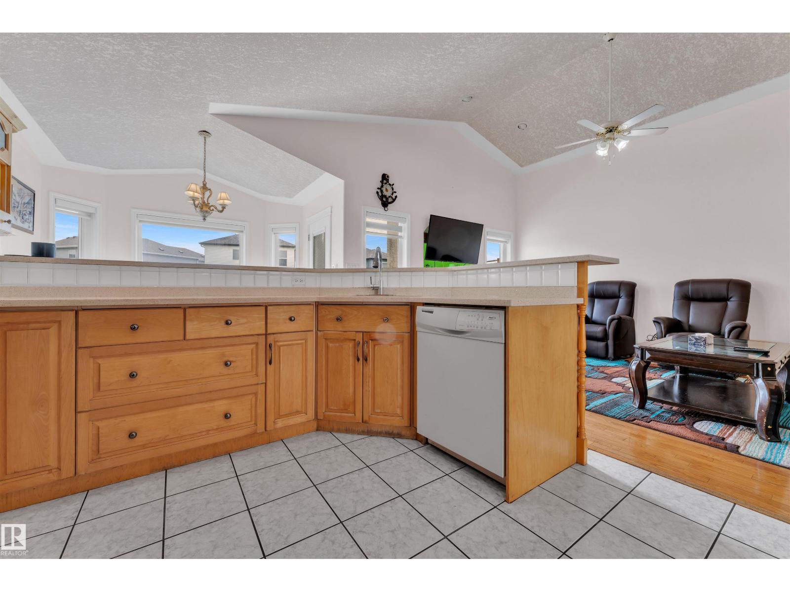 Photo 9 of 723 Kirkness Rd Nw, Edmonton AB