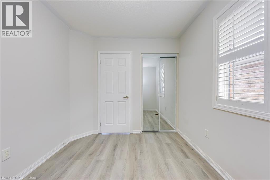 Photo 10 of 2872 Garnethill Way, Oakville ON