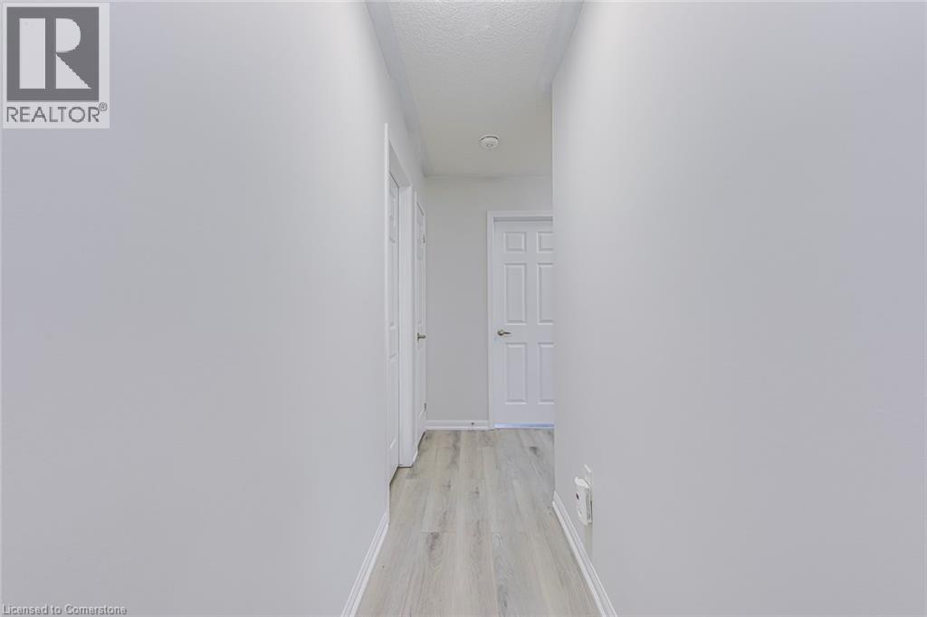 Photo 5 of 2872 Garnethill Way, Oakville ON