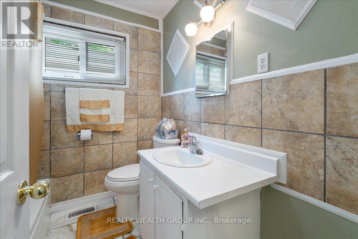 Photo 33 of 53 Northfield Road, Toronto ON
