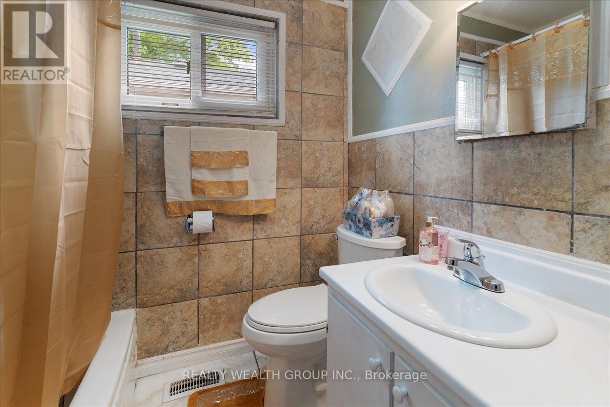 Photo 15 of 53 Northfield Road, Toronto ON