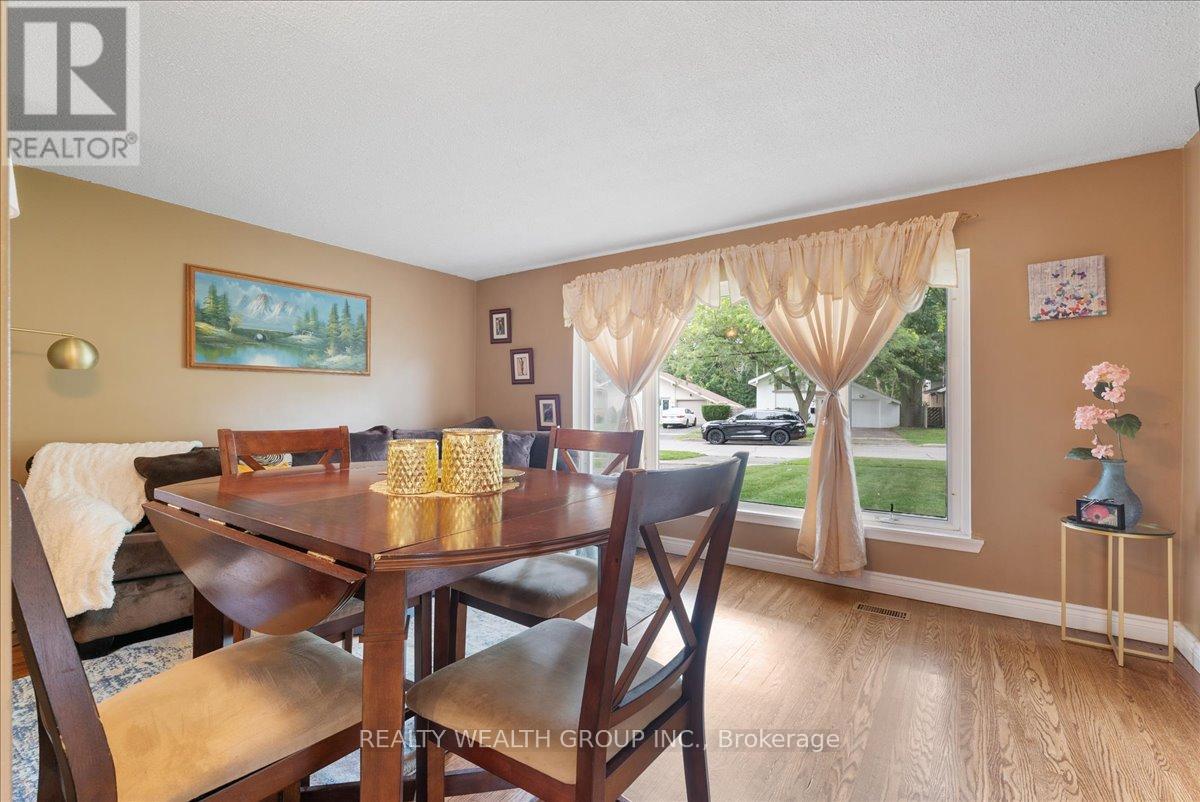 Photo 19 of 53 Northfield Road, Toronto ON