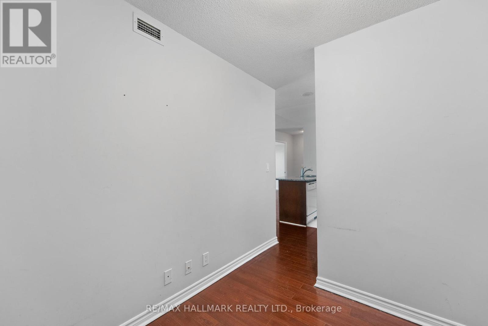 Photo 3 of 909 68 Grangeway Avenue, Toronto ON