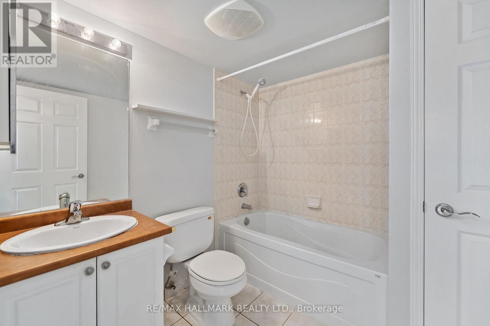 Photo 4 of 909 68 Grangeway Avenue, Toronto ON
