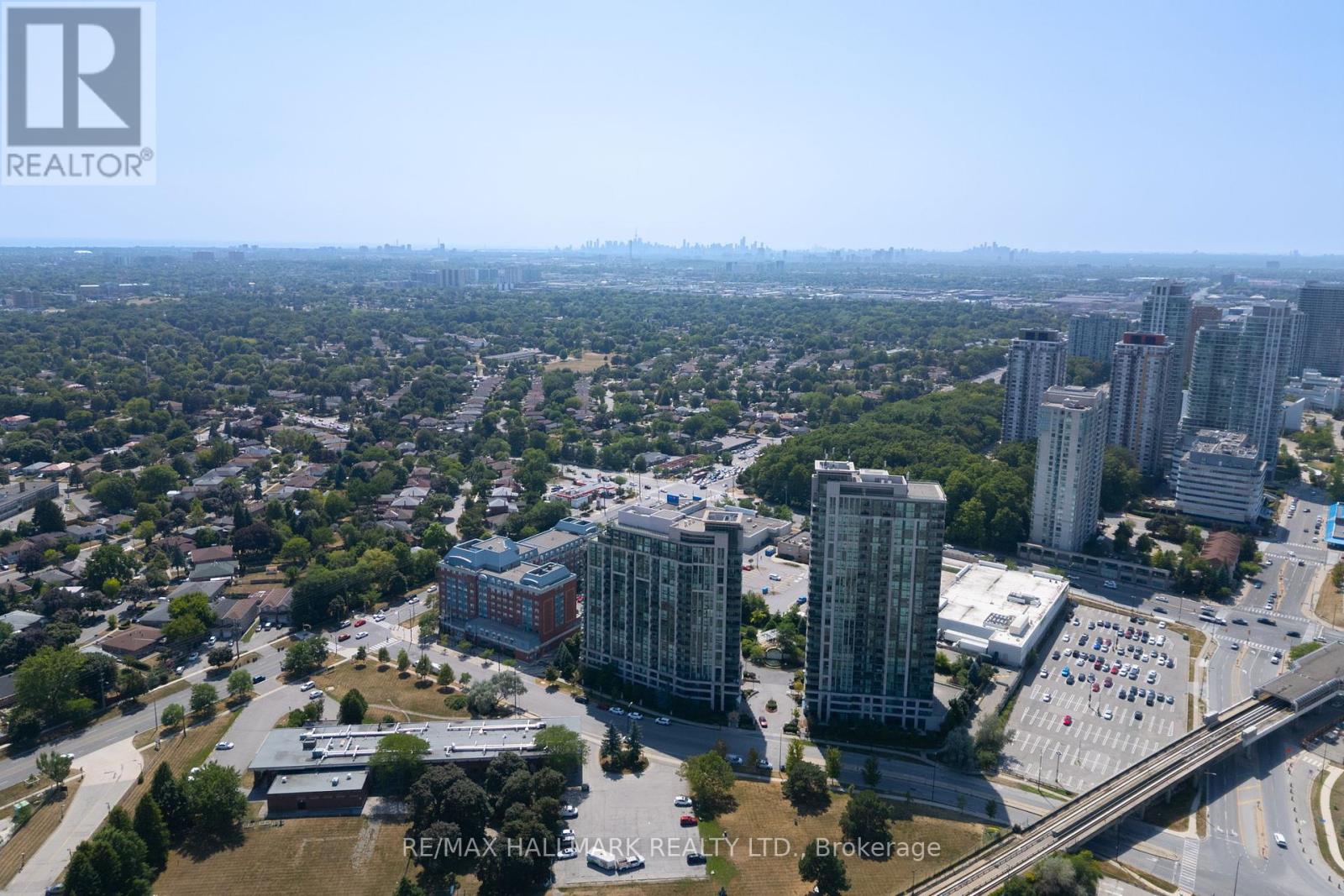 Photo 2 of 909 68 Grangeway Avenue, Toronto ON