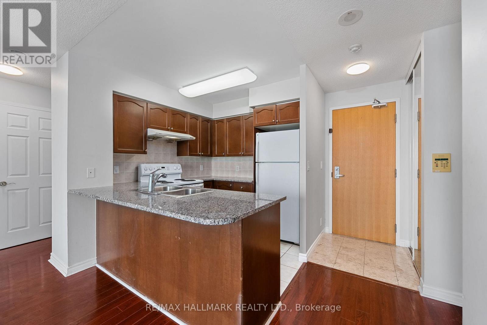 Photo 33 of 909 68 Grangeway Avenue, Toronto ON