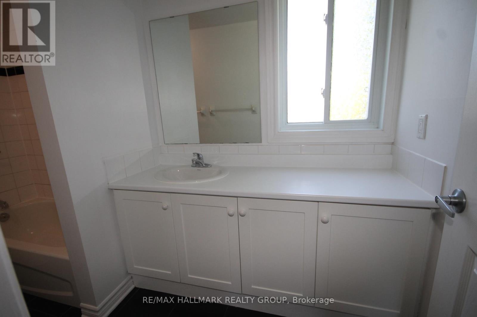 Photo 2 of 37 B Glenridge Road, Ottawa ON
