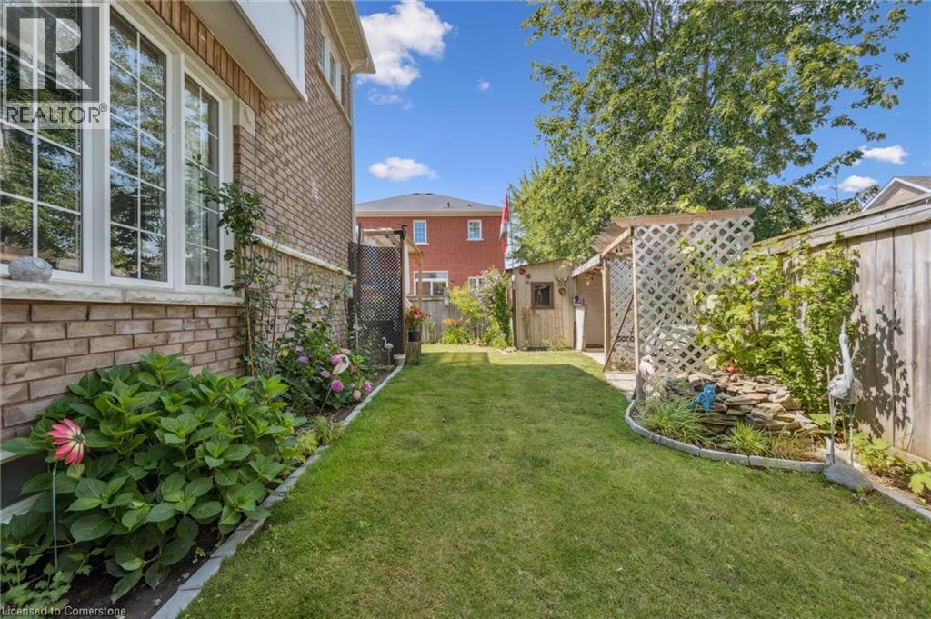 Photo 5 of 14 Joywill Court, Brampton ON