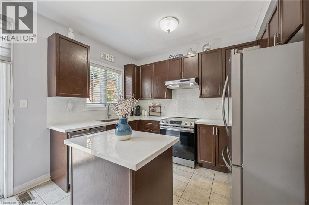 Photo 10 of 14 Joywill Court, Brampton ON
