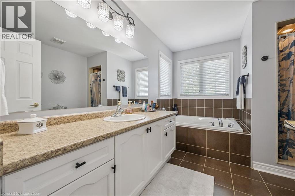 Photo 6 of 14 Joywill Court, Brampton ON
