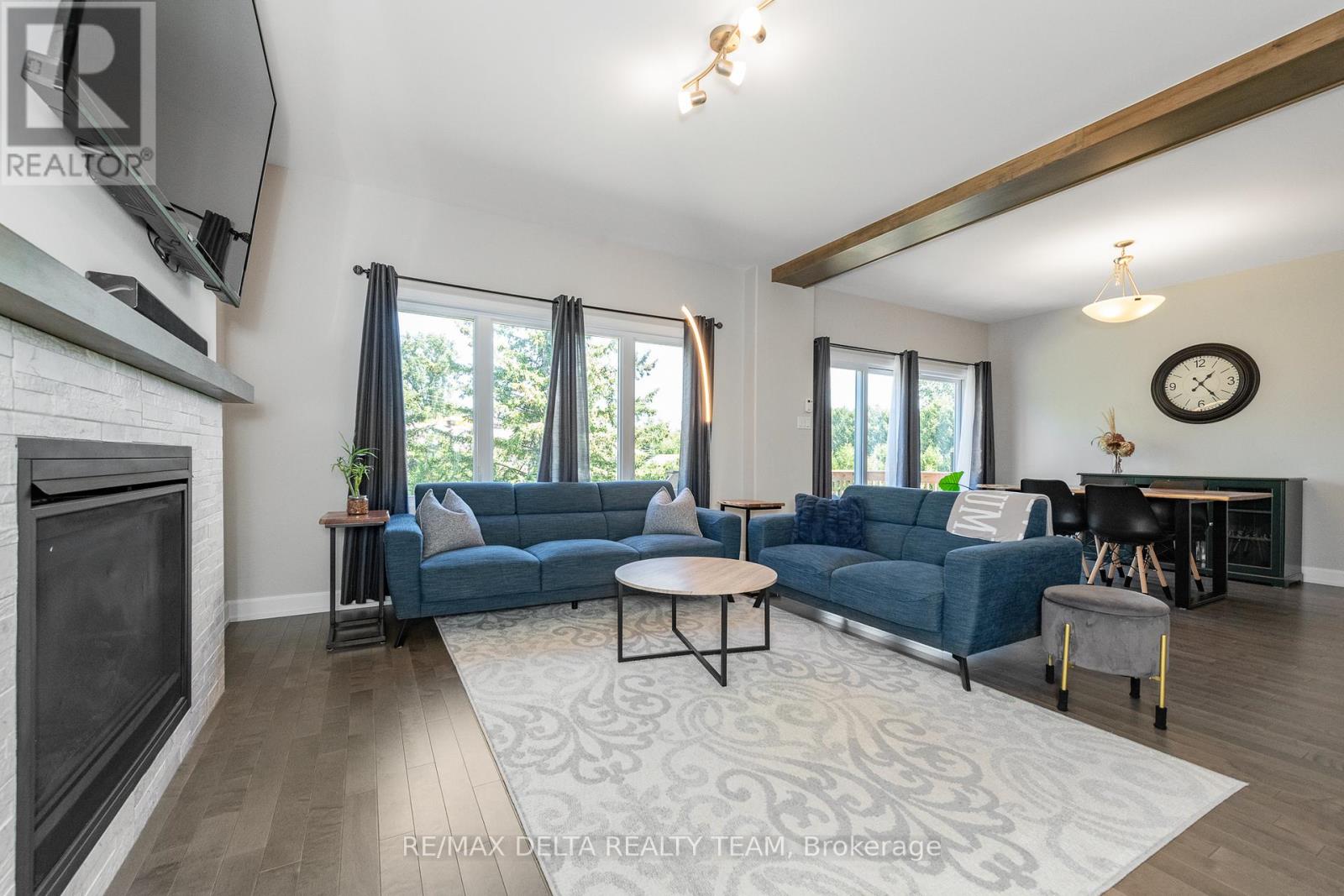 Photo 10 of 688 Geneva Crescent, Russell ON