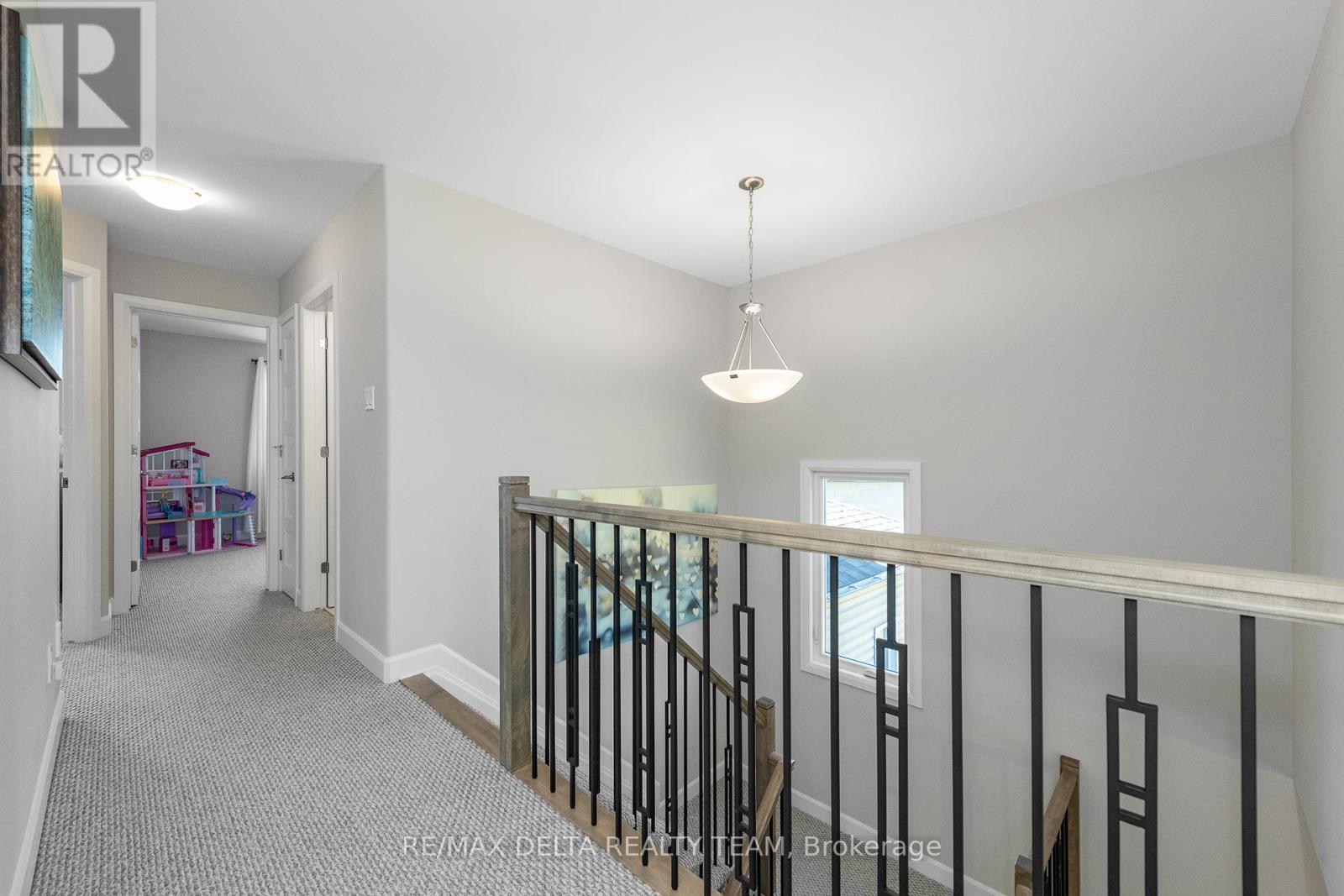 Photo 19 of 688 Geneva Crescent, Russell ON